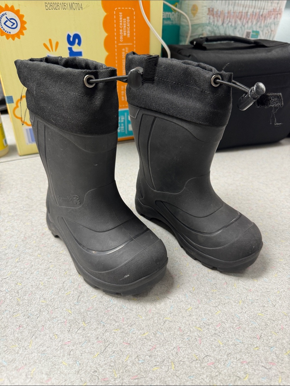 Kamik size 9 toddler snow boots